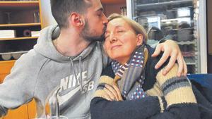 Pilar, con su hijo Josep, fallecido en agosto de 2020 tras ser arrollado en su moto por un turismo.  | |  CEDIDA
