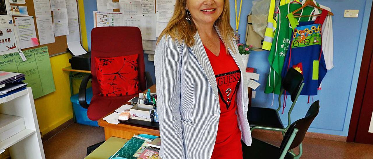 Teresa López, en su despacho de dirección del colegio de Raíces. | Mara Villamuza