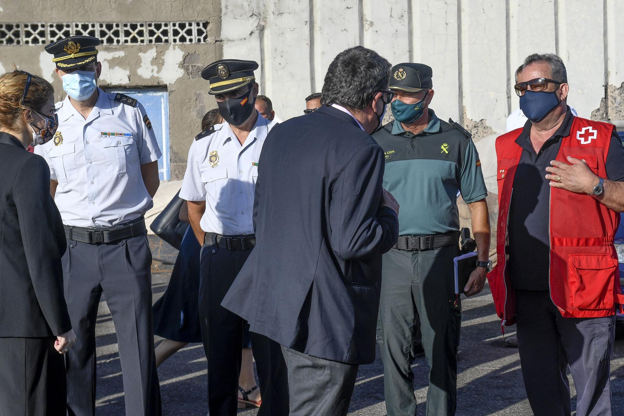 Escrivá visita el muelle de Arguineguín