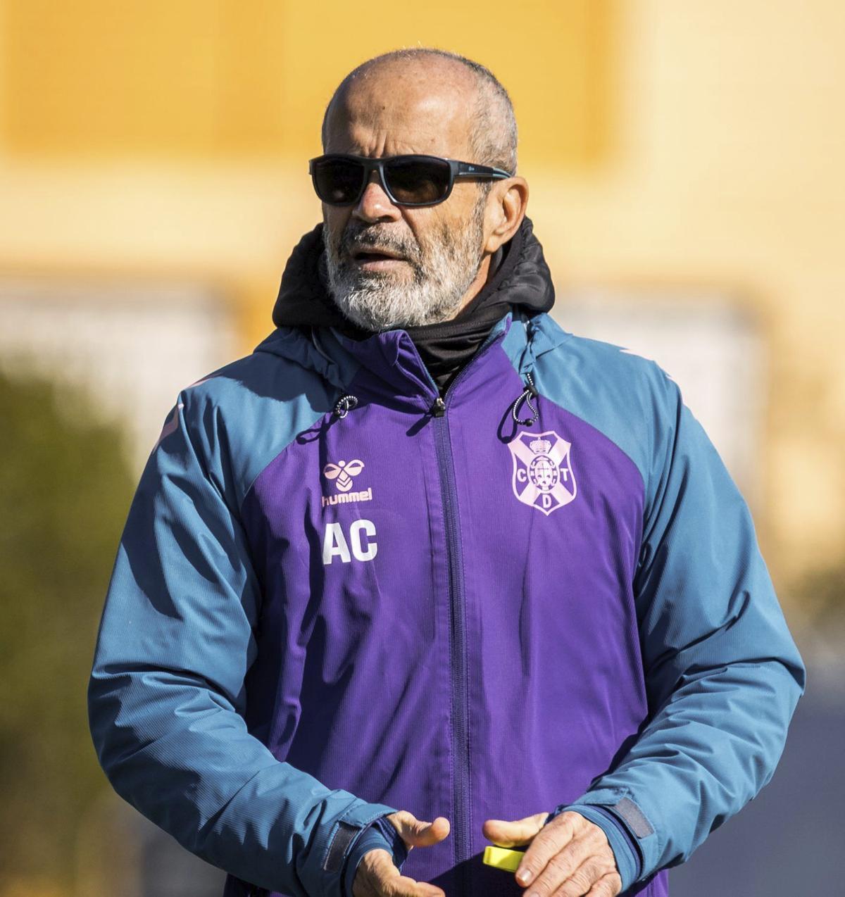 Álvaro Cervera, entrenador del representativo, durante una sesión de esta semana.