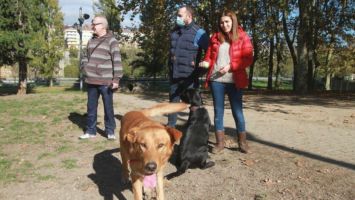 En el parque de los perros del Puente Romano aparecieron cebos en un par de ocasiones.