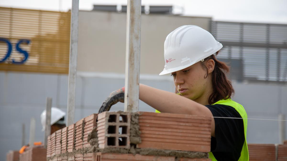 VÍDEO | Mujeres a pie de obra: las chicas tiran tabiques y prejuicios en la construcción