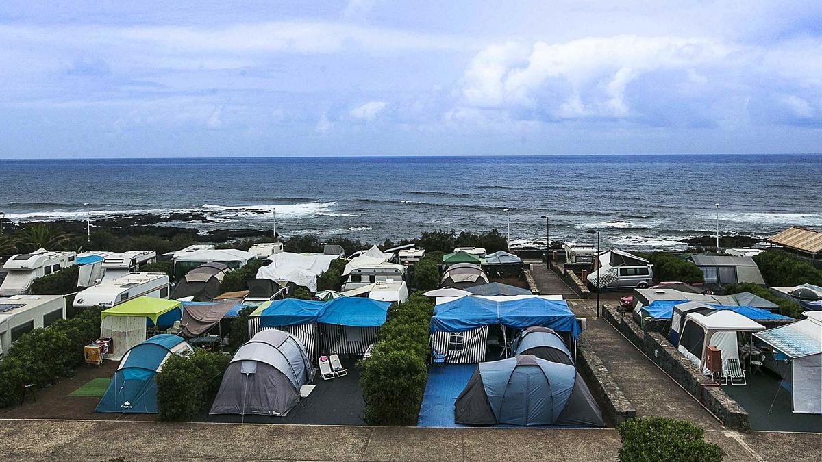 La Isla, el ‘paraíso’ de las autocaravanas, carece de áreas de servicio específicas