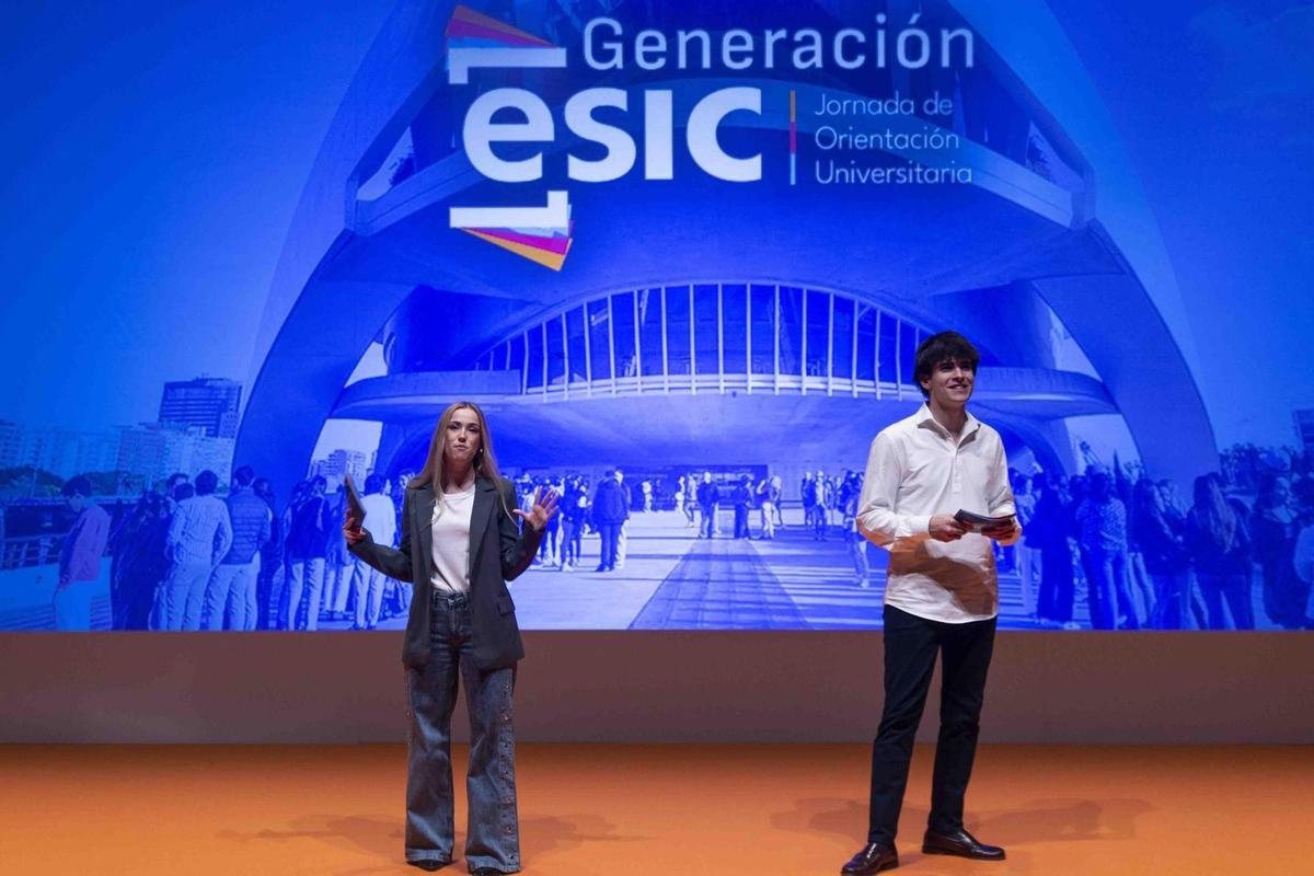 Mireia Torondel y Hugo Cañas, alumnos de ESIC y presentadores del evento.