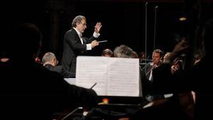 Josep Pons, dirigiendo a la Orquestra del Liceu.