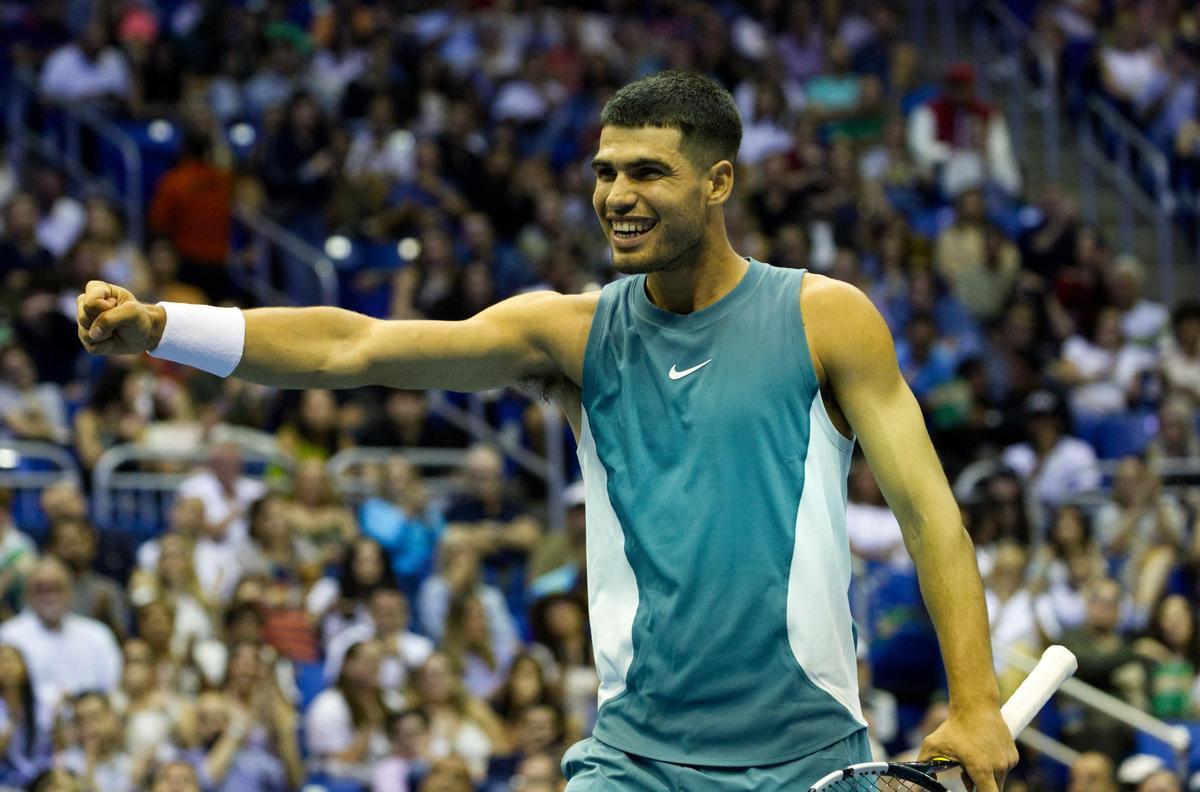 Alcaraz se impone a Tiafoe en clásico y memorable juego amistoso en Puerto Rico