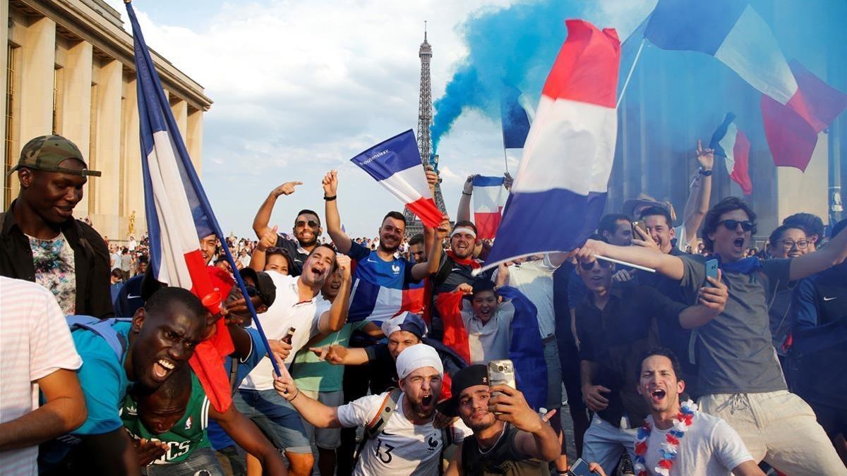 Imagen parisina de euforia por la conquista del Mundial.