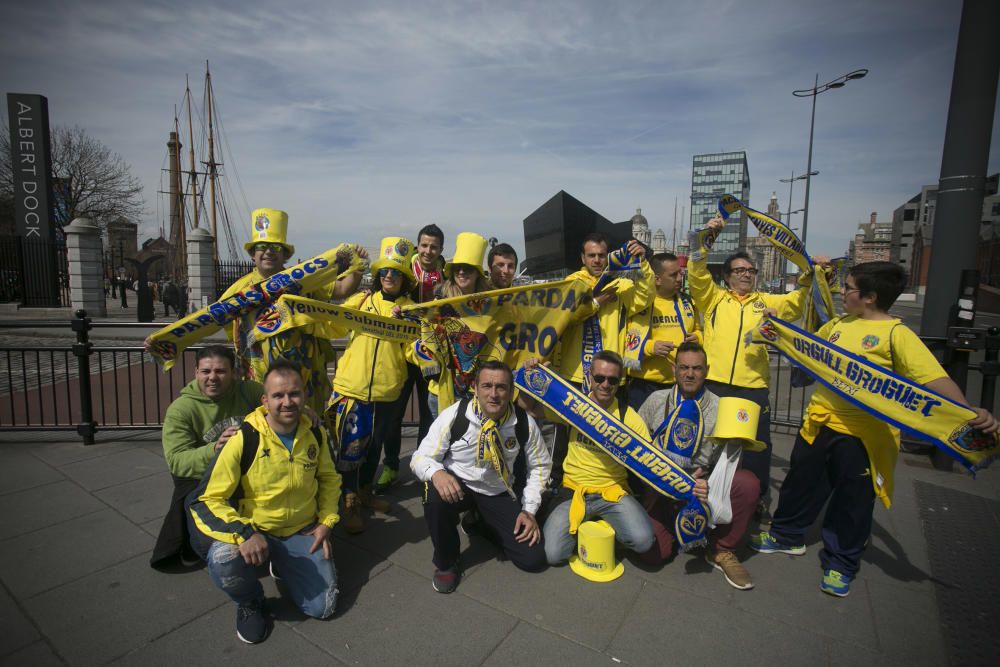 Liverpool se tiñe de amarillo