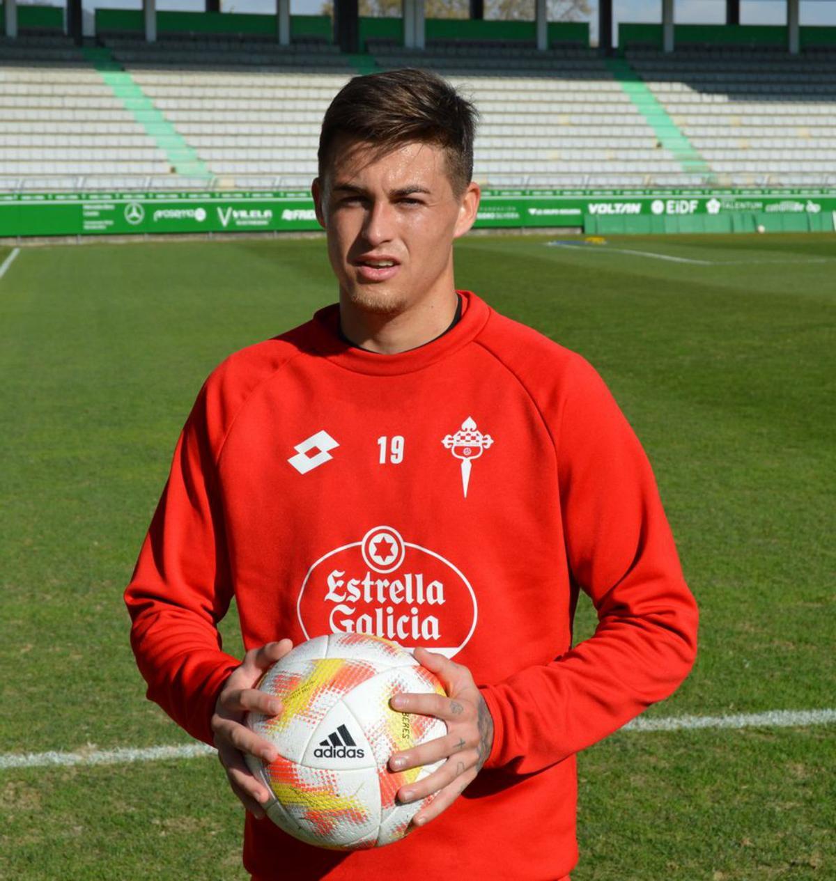 Padilla posa para EL DÍA en un entrenamiento de esta semana.. | | RACING DE FERROL