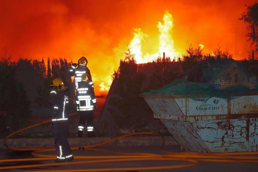 Arde una nave en el polígono de As Gándaras