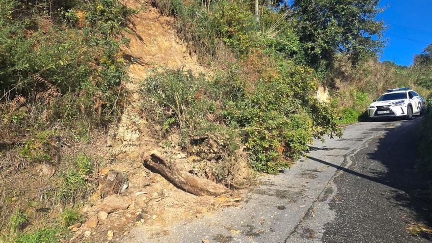 Las lluvias provocan derrumbes de muros en Bordóns y Carabuxeira | FDV