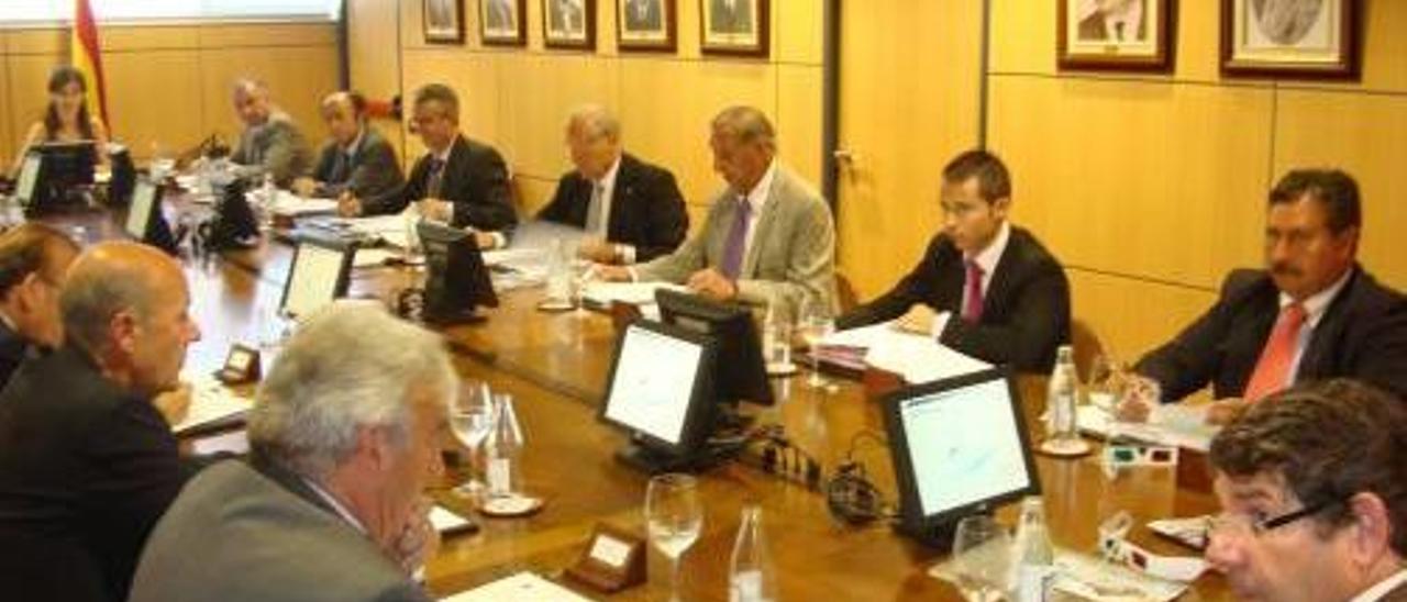 El Consell aparta a Moliner del puerto e incorpora a Marco y Nomdedéu