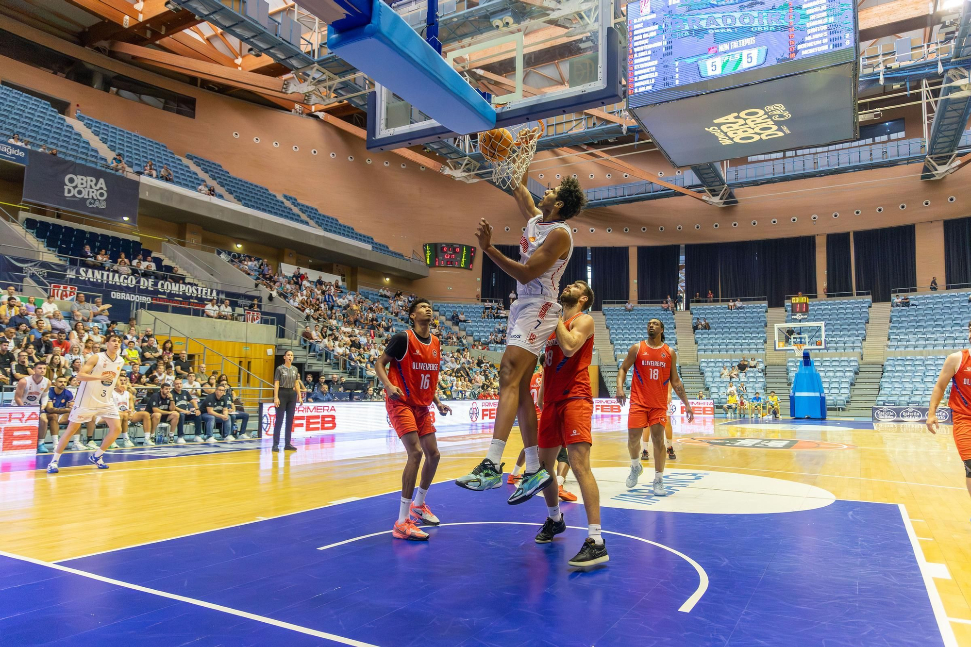 El Obradoiro se lleva su torneo con sangre, sudor y lágrimas