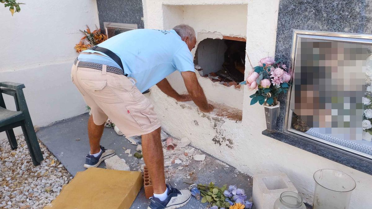 Lápidas levantadas y nichos destrozados por vandalismo en el cementerio de Tabarca