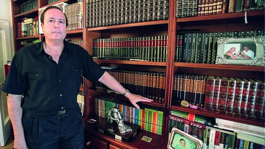 Justo Jorge Padrón, autor de más de una treintena de libros. | ANTONIO GIMÉNEZ