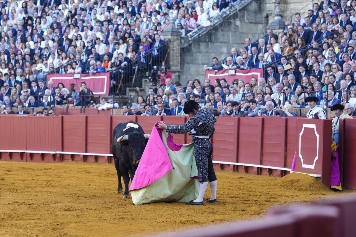 El torero José Antonio Morante de la Puebla durante la primera corrida del abono taurino en la Real Maestranza de Caballería. A 5 de abril de 2026, en Sevilla.