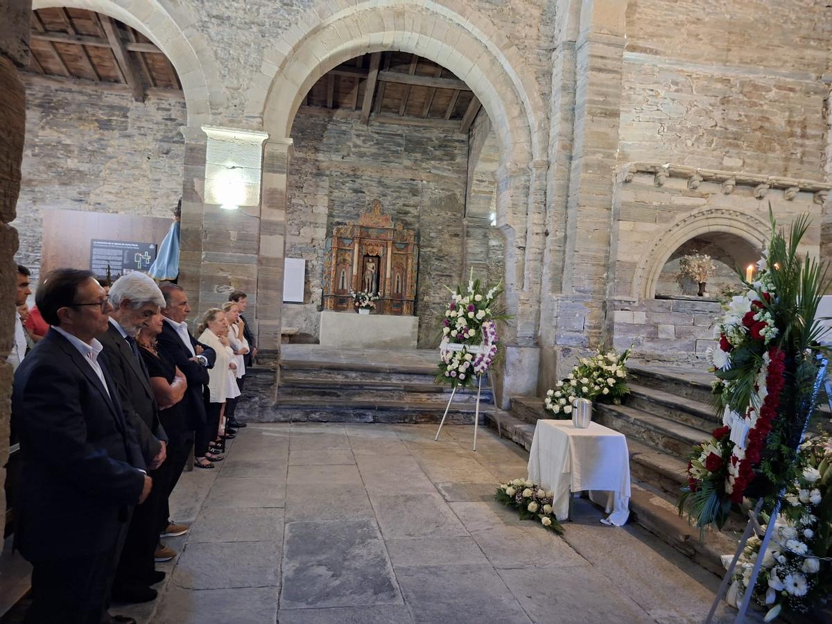 En imágenes: La iglesia de Santa María, en Villanueva, se llena para dar el último adiós a Enrique López En imágenes: La iglesia de Santa María, en Villanueva, se llena para dar el último adiós a Enrique López