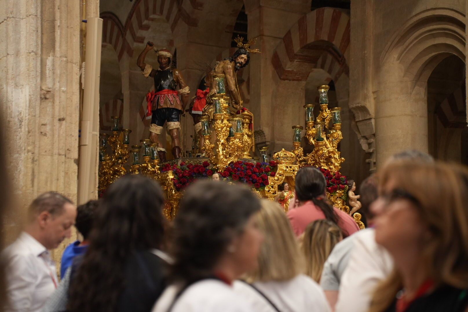 La imágenes del Magno Vía Crucis expuestas en la Mezquita Catedral
