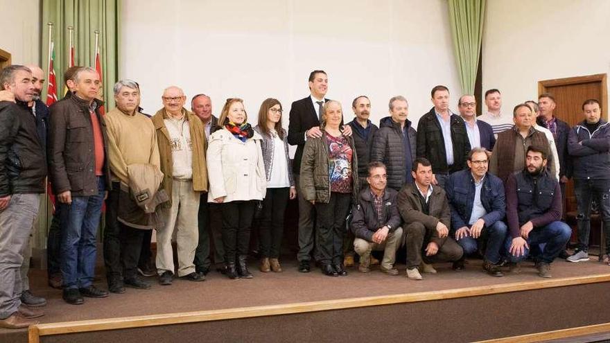 Miembros de la Cámara Agraria Provincial, constituida ayer, junto al delegado territorial de la Junta y la jefa del Servicio de Agricultura.