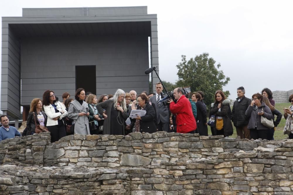 Mary Beard visitando la Villa Romana de Veranes