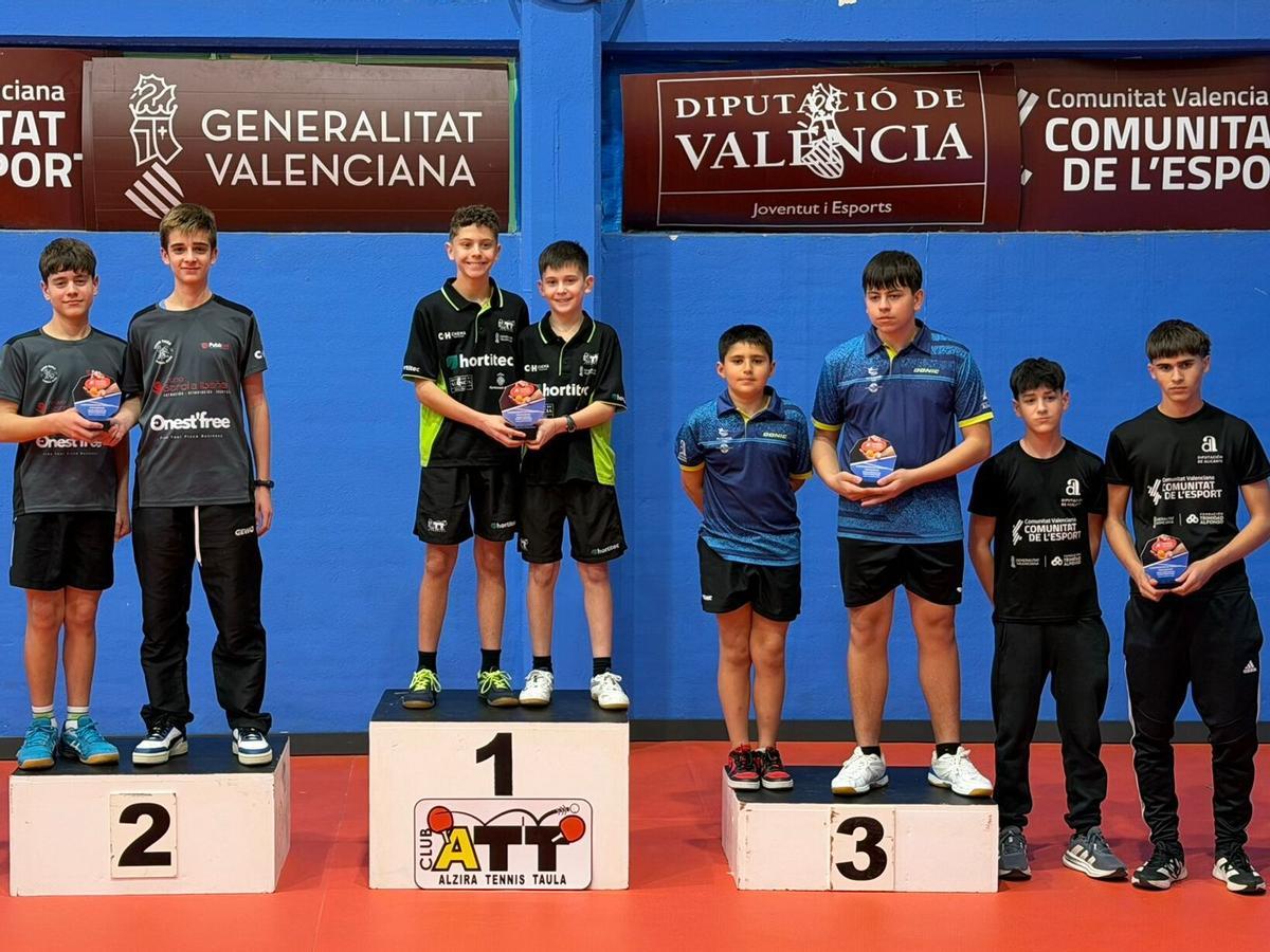 Los infantiles del Corriol Oliva, a la izquierda de la imagen