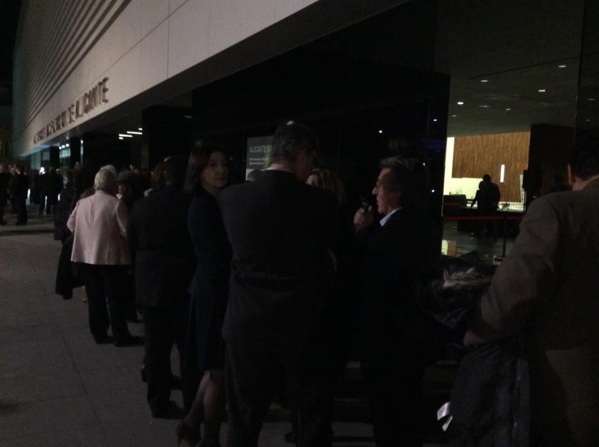 La puerta del ADDA, minutos antes del inicio de la gala