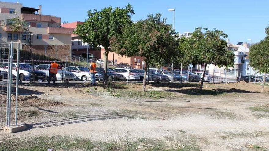 Imagen de los trabajos previos en la zona donde se construirá el primer parque para perros de Alhaurín de la Torre.