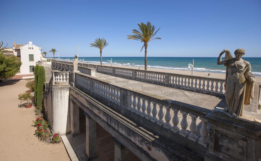 MUSEU PAU CASALS (Avinguda Palfuriana, 67. El Vendrell). Pau Casals va fer construir la vil·la el 1910. Destí de melòmans i amants de la cultura, es va rehabilitar el 2001 amb un nou projecte museogràfic. Durant l'any s'hi fan concerts i altres activitats.