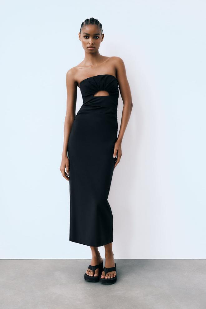 Vestido 'cut out' negro de palabra de honor de Zara