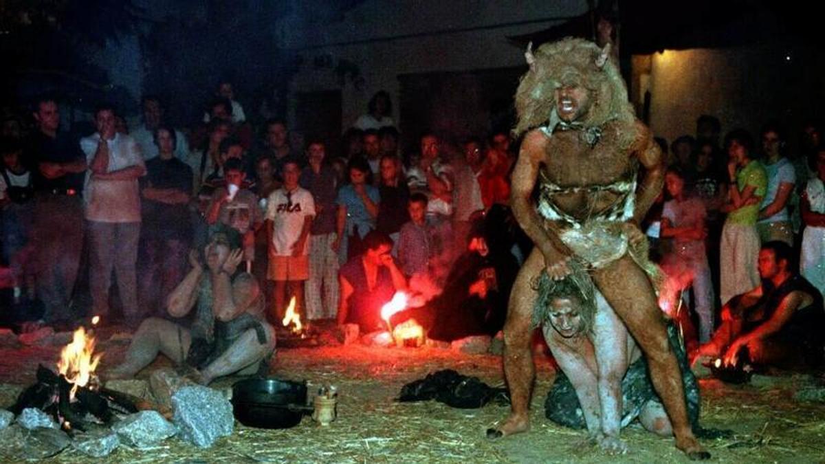Animación por las calles de Alcántara, un viaje en el tiempo que recupera tradiciones, antiguos oficios, vivencias y costumbres de anteriores ediciones del festival.