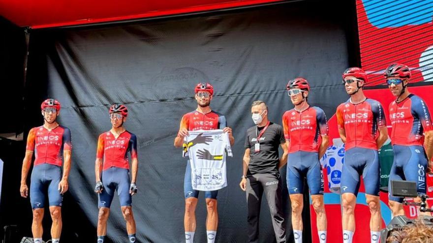El corredor Filippo Ganna va guanyar el mallot solidari en la 11a etapa de La Vuelta. | BICICLETES SENSE FRONTERES