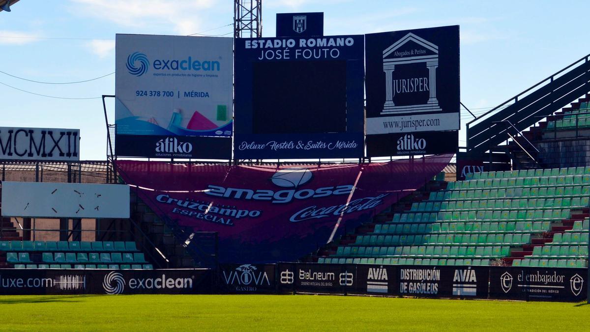 Nuevo videomarcador instalado en el estadio Romano y que se estrena este domingo en el duelo ante el Coria.