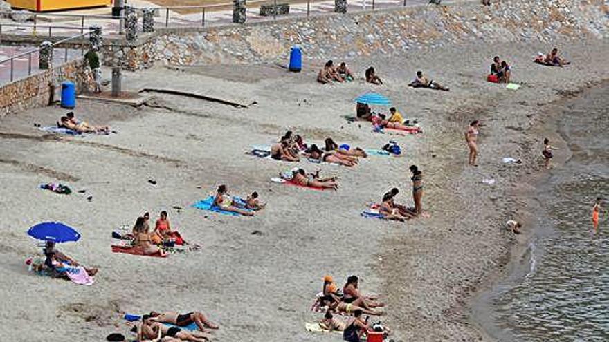 Cada dos metros cuadrados podrá estar una persona en las playas.