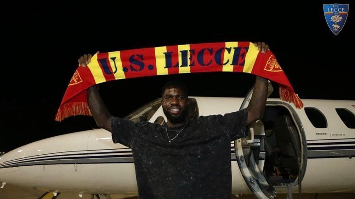 Umtiti, a su llegada a Lecce.