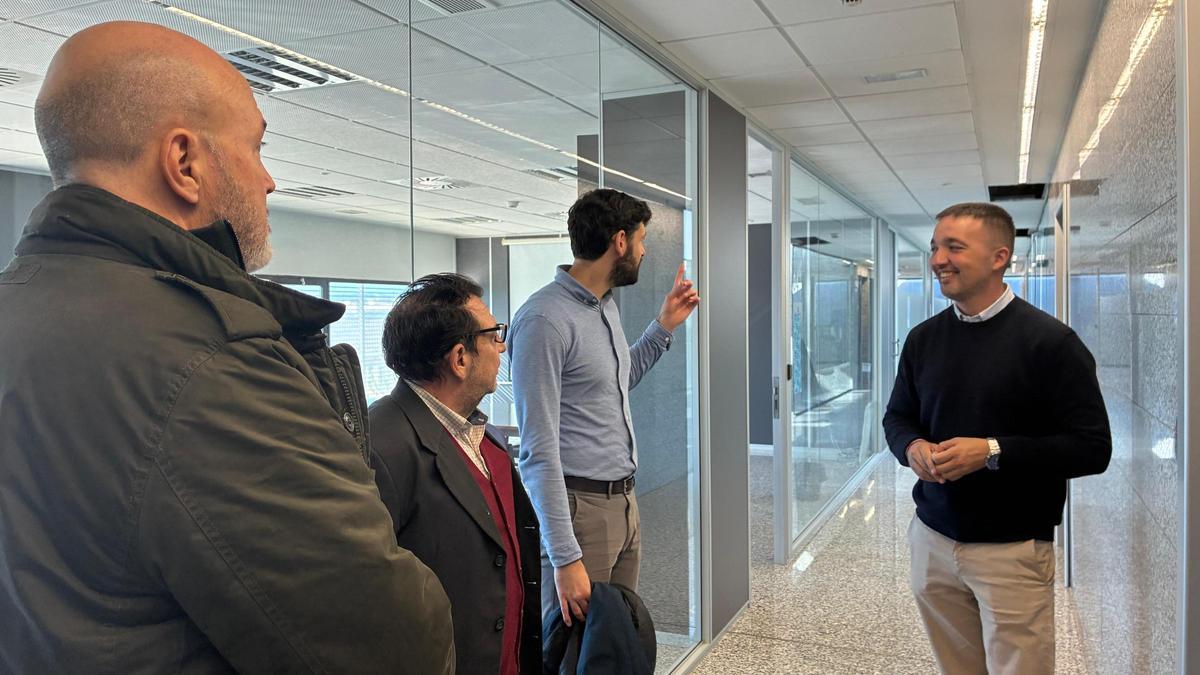 El alcalde Paco Gorrea visita el Centro Multiusos.