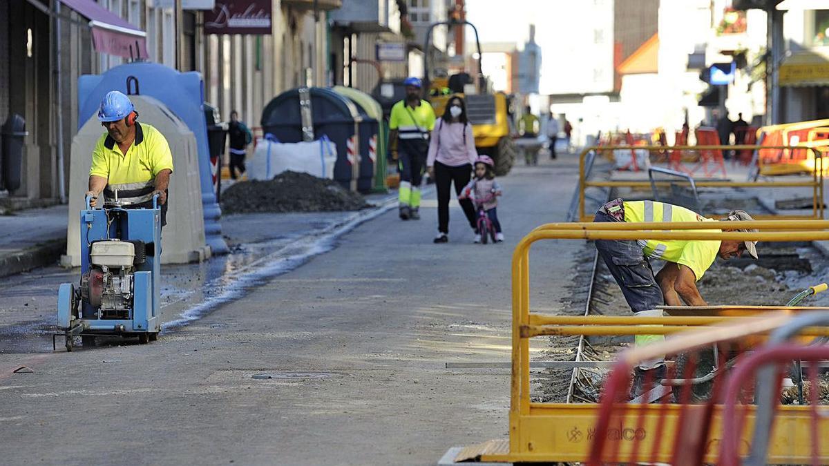 Las obras afectan ya a todo el tramo entre la Rúa da Estación y Emilio Alonso Paz.  | // BERNABÉ/JAVIER LALÍN