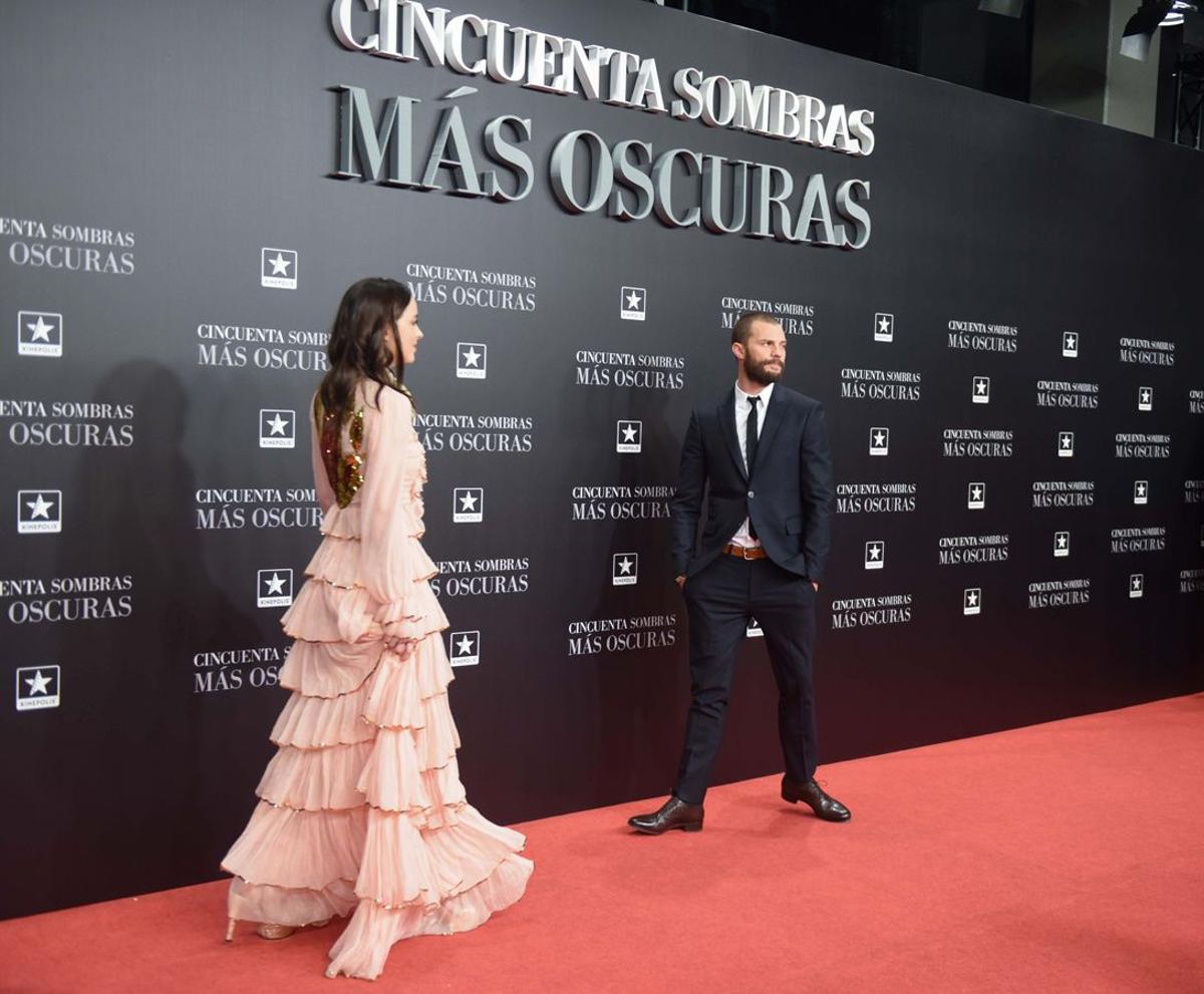 Estreno '50 sombras más oscuras' Madrid: Jamie Dornan y Dakota Johnson, posando en la alfombra roja