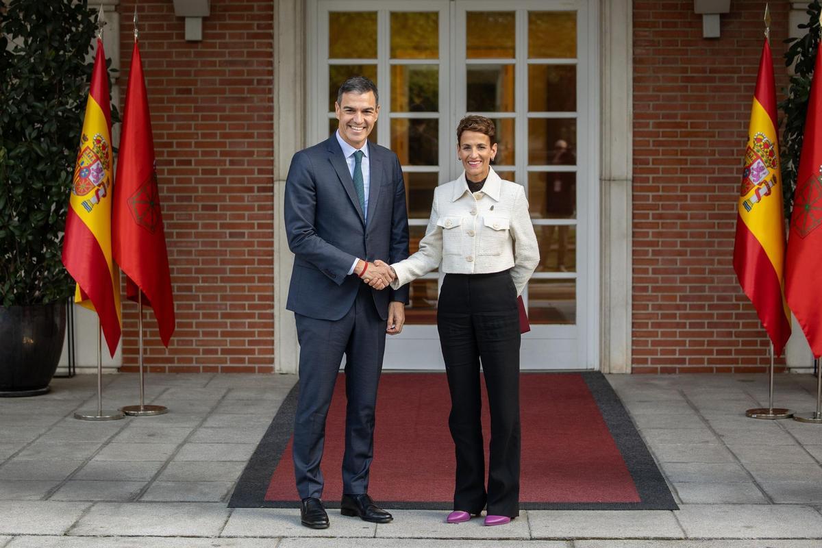 María Chivite, presidenta de Navarra, con Pedro Sánchez en Moncloa.