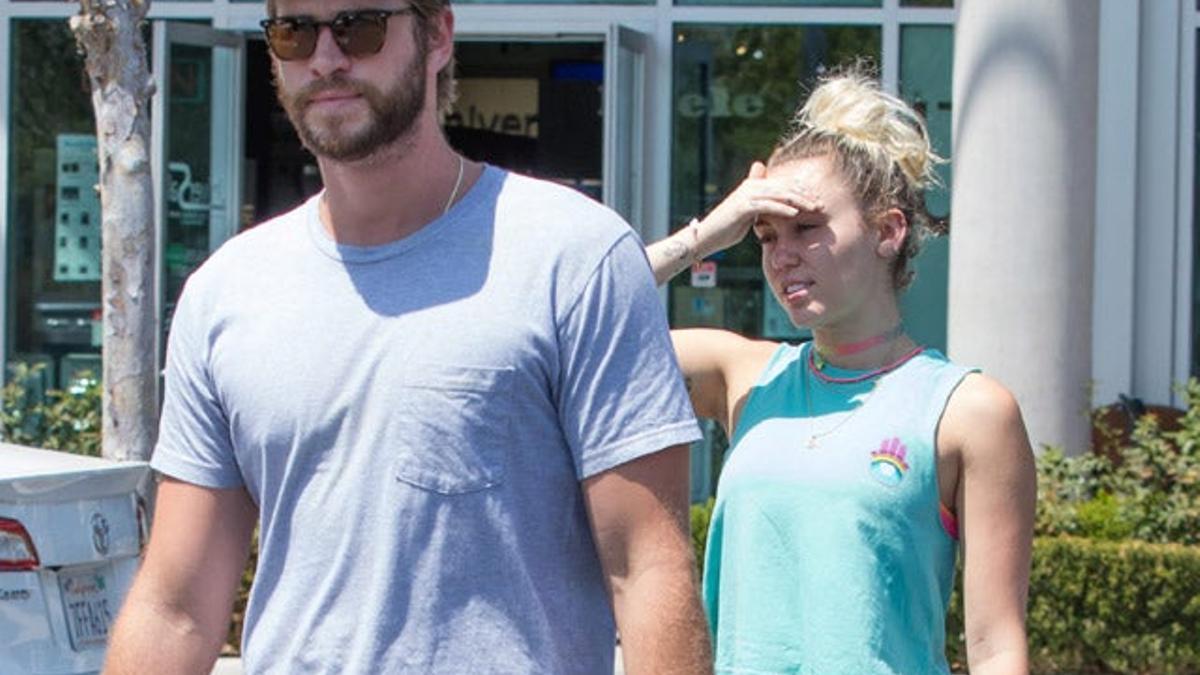 Miley Cyrus, una más en el cumpleaños de Luke Hemsworth
