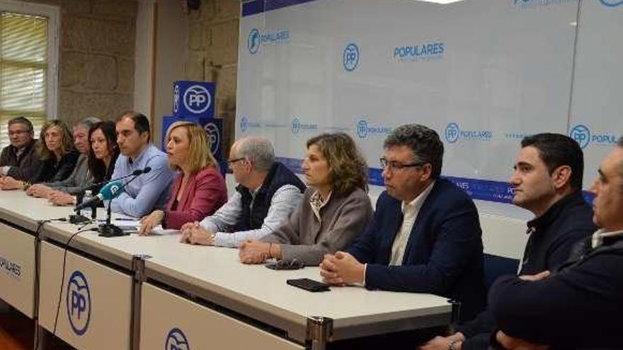 Los diputados populares en rueda de prensa. // FdV