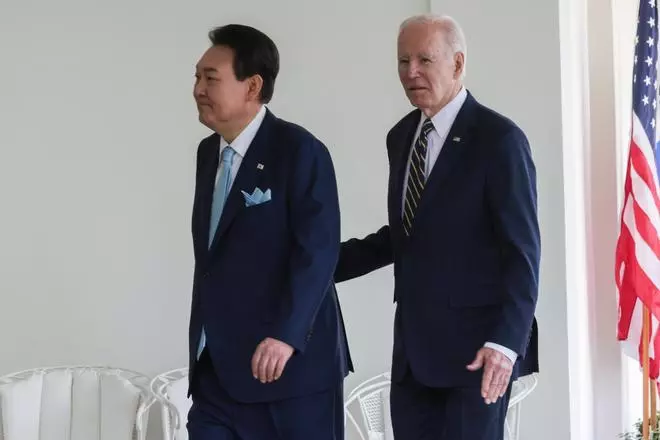 Biden y Yoon estrechan su cooperación militar frente a Corea del Norte