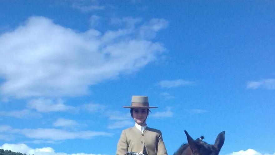 Irene Fernández vence en la Escuela de Vaqueros