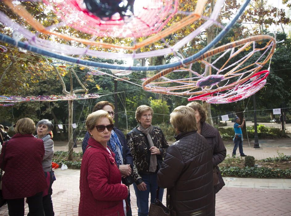 Castelló cubre el Passadís de les Arts con mandalas de lana