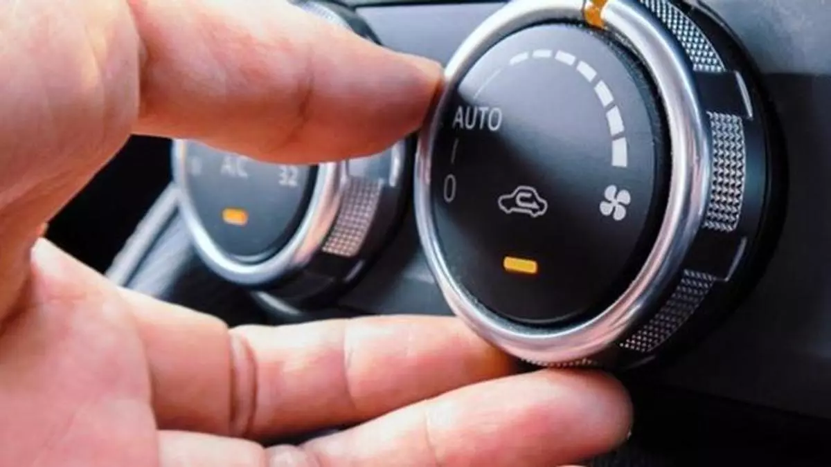 El botón secreto de tu coche: cómo ahorrar gasolina con la recirculación