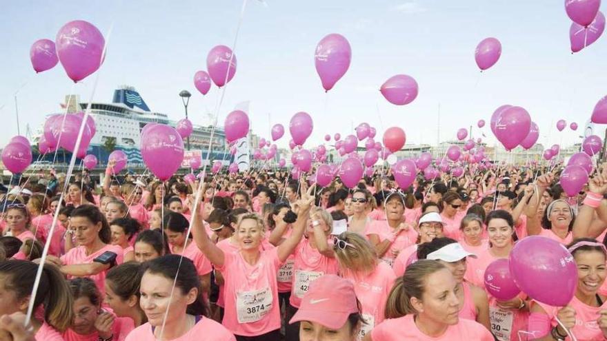 Miles de mujeres salen cada año a manifestar su apoyo a la lucha contra el cáncer de mama.