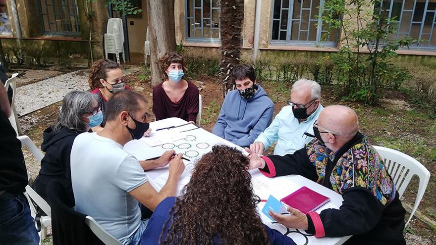 Més de 40 agents culturals del Berguedà es reuneixen per abordar el futur del convent de Sant Francesc