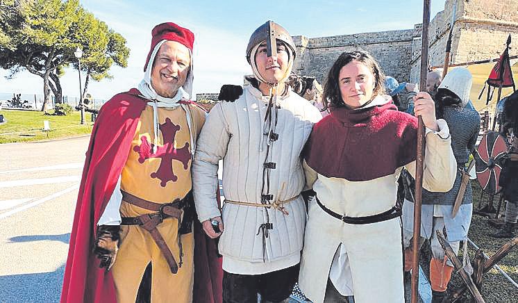 Bernat Carrot y Jaume Colom de Milites Maioricarum, Marta Cifre de compañía Podenco Blanco.