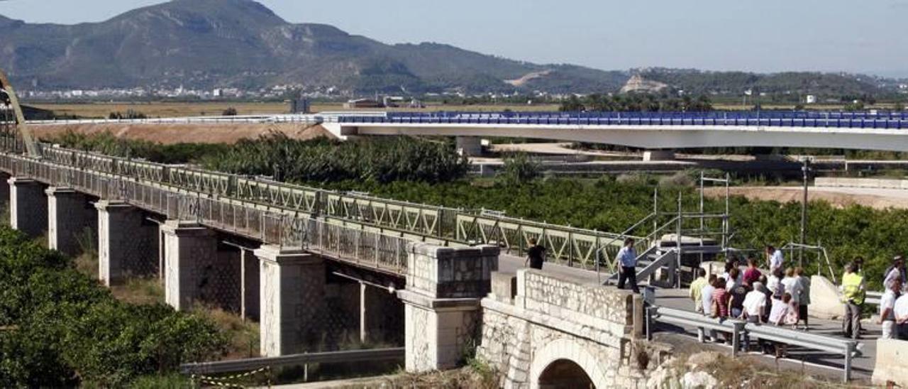 La rehabilitación del Pont de Ferro no prevé reponer los pretiles de sillería