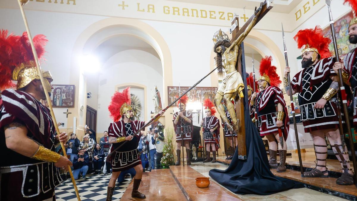 El Cabanyal vive con solemnidad el Miércoles Santo del Prendimiento y la Lanzada