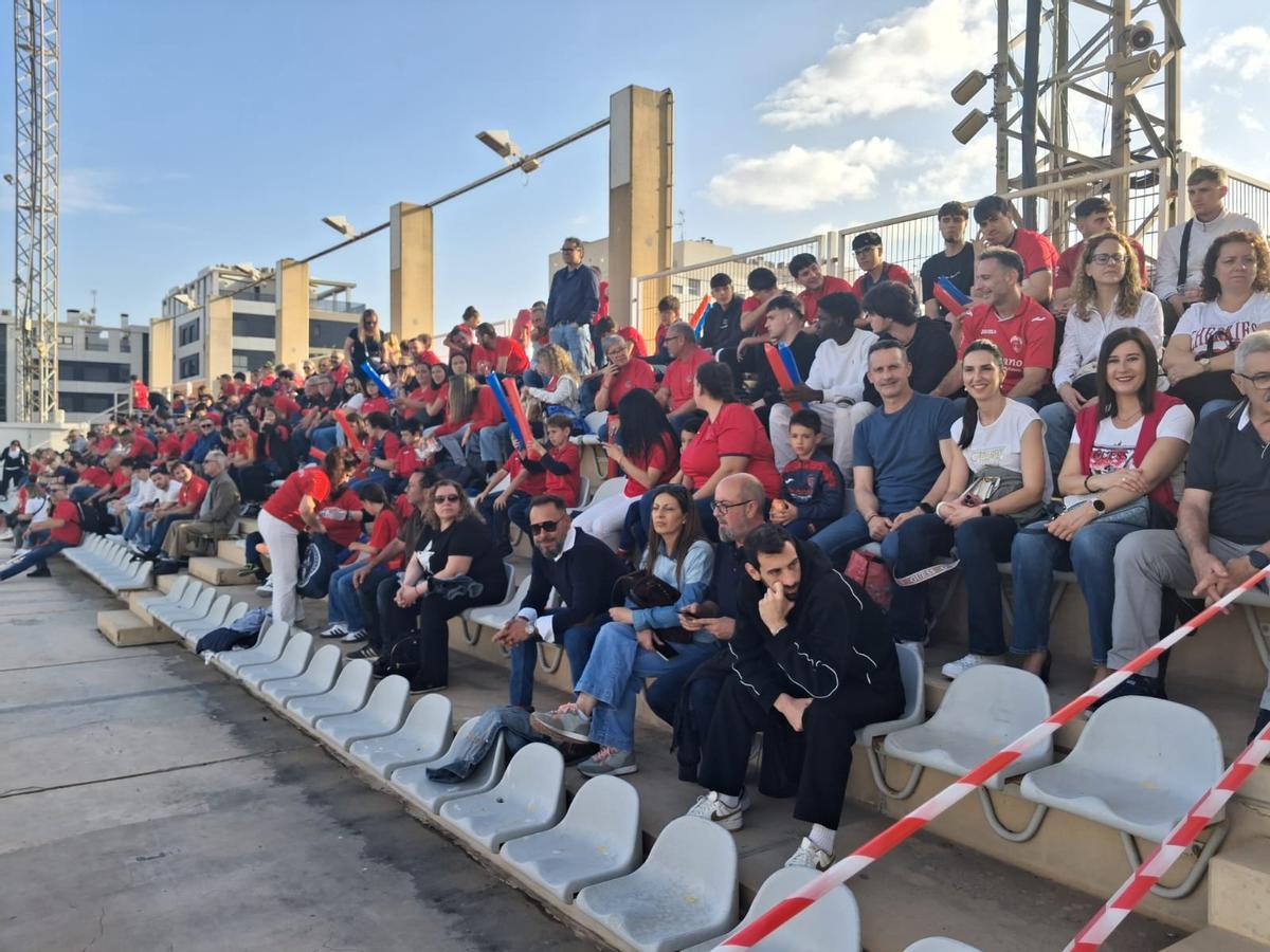 La UE Tavernes de la Valldigna celebra el histórico título de campeón de La Nostra Copa